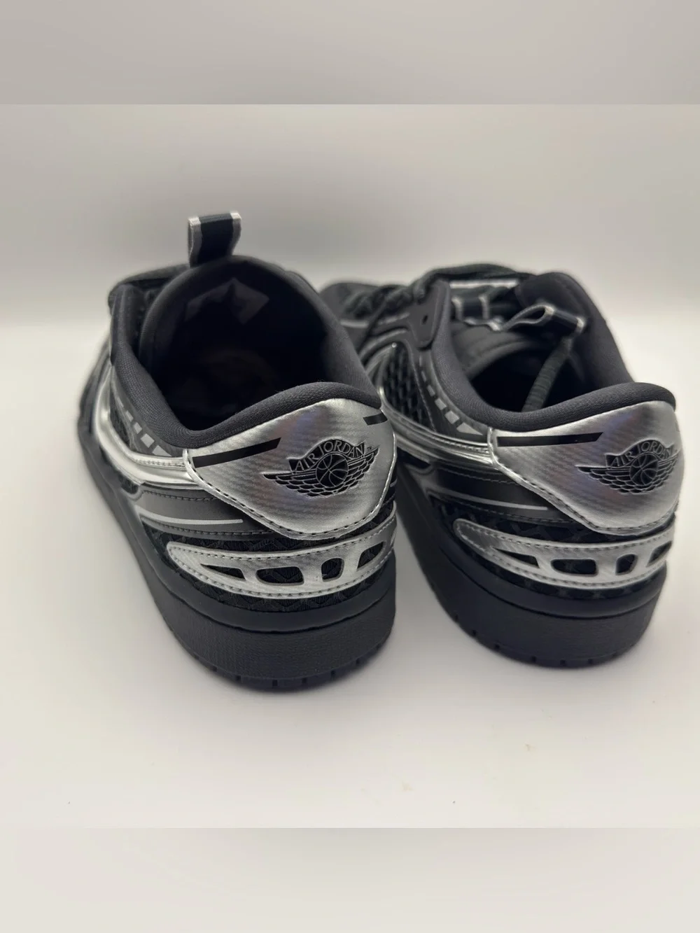 New Nike Air Jordan 1 Low SE Black Metallic Silver 9.5 W or 7 M